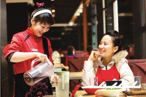 海底捞“过度服务” 餐饮行业真被带偏了吗？