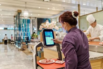 从“酷”到“实用” 猎户星空服务机器人赋能万店，智能生产力重塑小餐饮新生态